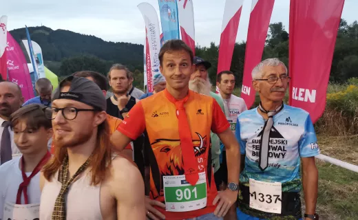 Założyli krawaty i pobiegli. Znamy zwycięzców biegu w krawacie - 