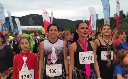 Założyli krawaty i pobiegli. Znamy zwycięzców biegu w krawacie - 
