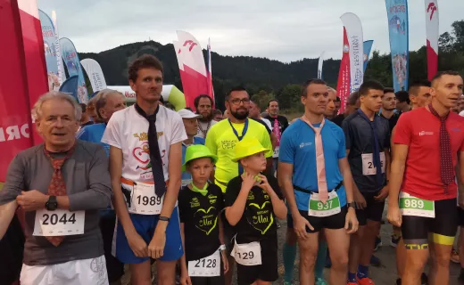 Założyli krawaty i pobiegli. Znamy zwycięzców biegu w krawacie - 