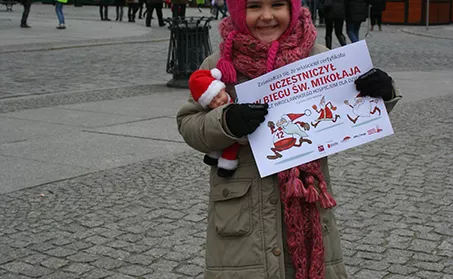 Wrocław biegał w charytatywnej sztafecie mikołajkowej [ZDJĘCIA] - 17