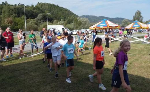 Tak na festiwalu w Piwnicznej bawią się dzieci! Biegi sprawiły im mnóstwo radości [FILM] - 