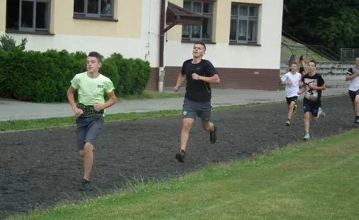 Gminny Festiwal Biegowy w Ropie „100 lat Polski Niepodległej” [ZDJĘCIA] - 15