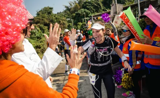 Włoszka i Nepalczyk zwycięzcami Hong Kong 100 - 1