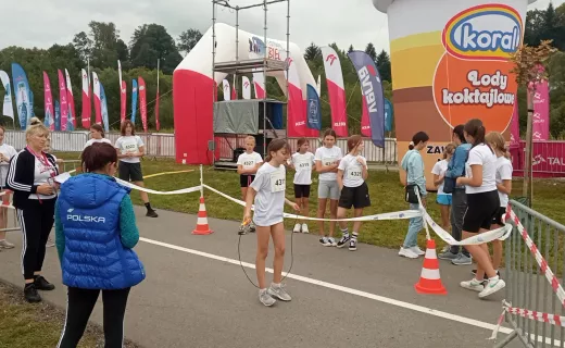 Świetna zabawa, setki dzieci. Trwa rywalizacja szkół w „Aktywnym Małopolaninie” - 6
