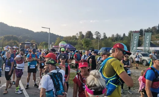 Wystartował Bieg 7 Dolin na 61 km. Biegacze wyruszyli na trasę z uśmiechem na ustach - 