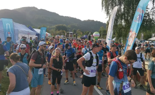 Wystartował Bieg 7 Dolin na 61 km. Biegacze wyruszyli na trasę z uśmiechem na ustach - 
