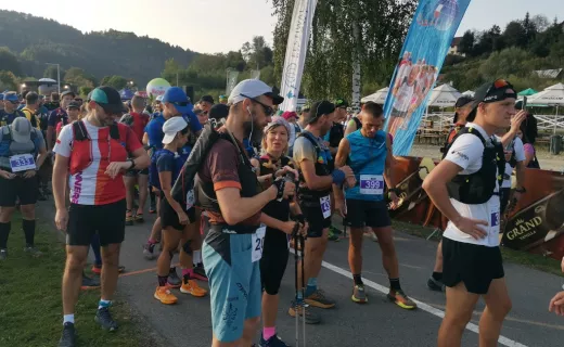 Wystartował Bieg 7 Dolin na 61 km. Biegacze wyruszyli na trasę z uśmiechem na ustach - 