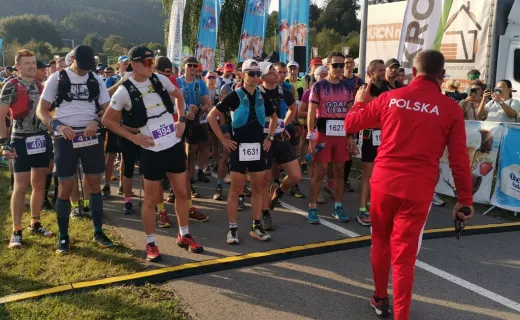 Wystartował Bieg 7 Dolin na 61 km. Biegacze wyruszyli na trasę z uśmiechem na ustach - 