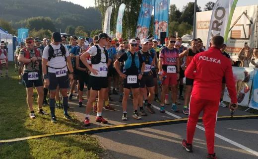 Wystartował Bieg 7 Dolin na 61 km. Biegacze wyruszyli na trasę z uśmiechem na ustach - 