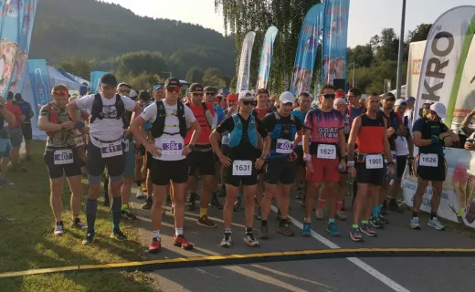 Wystartował Bieg 7 Dolin na 61 km. Biegacze wyruszyli na trasę z uśmiechem na ustach - 