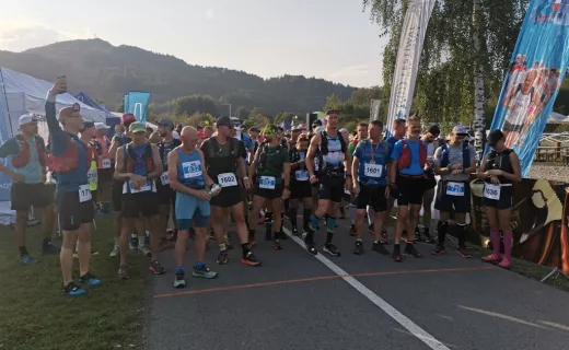 Wystartował Bieg 7 Dolin na 61 km. Biegacze wyruszyli na trasę z uśmiechem na ustach - 