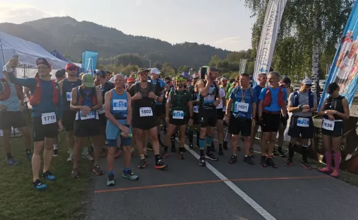 Wystartował Bieg 7 Dolin na 61 km. Biegacze wyruszyli na trasę z uśmiechem na ustach - 