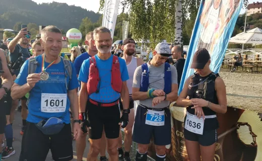 Wystartował Bieg 7 Dolin na 61 km. Biegacze wyruszyli na trasę z uśmiechem na ustach - 