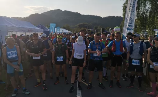 Wystartował Bieg 7 Dolin na 61 km. Biegacze wyruszyli na trasę z uśmiechem na ustach - 