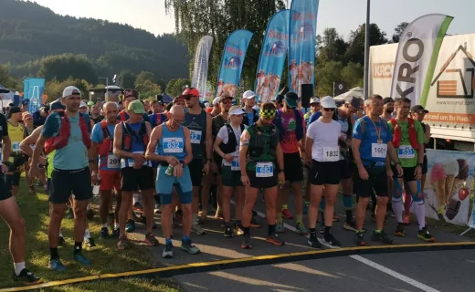 Wystartował Bieg 7 Dolin na 61 km. Biegacze wyruszyli na trasę z uśmiechem na ustach - 