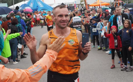 Zawodnicy biegów Iron Run już na mecie. Zwyciężył Artur Jendrych - 