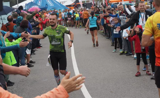 Zawodnicy biegów Iron Run już na mecie. Zwyciężył Artur Jendrych - 