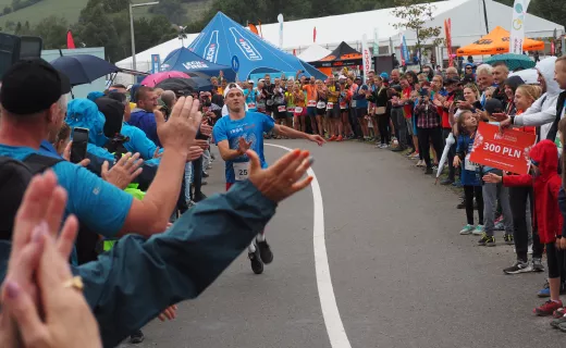 Zawodnicy biegów Iron Run już na mecie. Zwyciężył Artur Jendrych - 