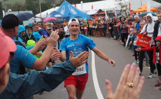 Zawodnicy biegów Iron Run już na mecie. Zwyciężył Artur Jendrych - 