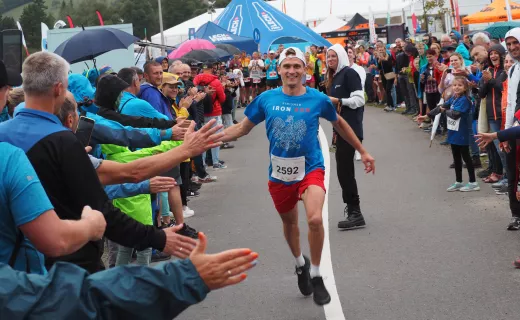 Zawodnicy biegów Iron Run już na mecie. Zwyciężył Artur Jendrych - 