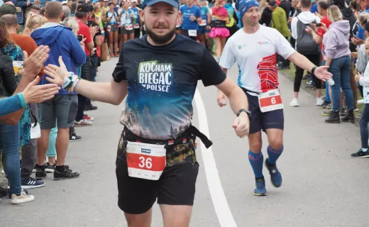 Zawodnicy biegów Iron Run już na mecie. Zwyciężył Artur Jendrych - 