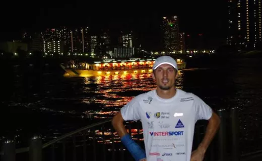 „Najważniejsze, że kochamy bieganie i się nie poddajemy”. Z Darkiem Laksą o charytatywnym bieganiu na siedmiu kontynentach. W niedzielę – Sapporo.  - 