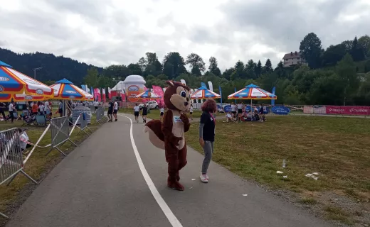 Wszystko gotowe! Miasteczko Biegowe w Piwnicznej tętni życiem - 16