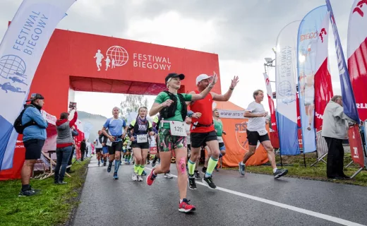 Zawodnicy już na trasie. Wystartował Koral Maraton  - 