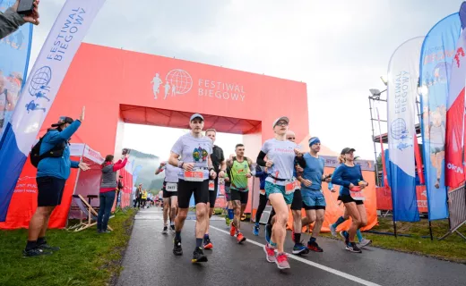 Zawodnicy już na trasie. Wystartował Koral Maraton  - 