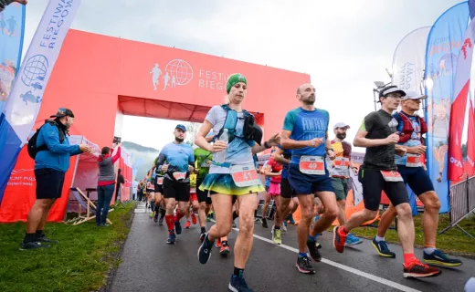 Zawodnicy już na trasie. Wystartował Koral Maraton  - 