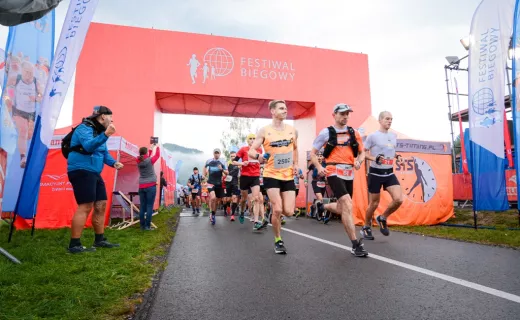 Zawodnicy już na trasie. Wystartował Koral Maraton  - 
