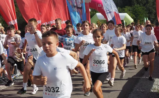 Pobiegli po medal! “Aktywny Małopolanin” sprawił uczniom sporo radości - 