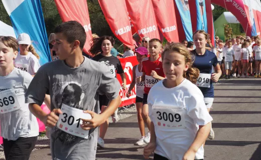 Pobiegli po medal! “Aktywny Małopolanin” sprawił uczniom sporo radości - 