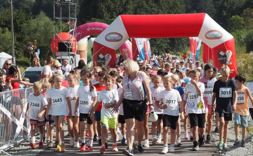 Pobiegli po medal! “Aktywny Małopolanin” sprawił uczniom sporo radości - 