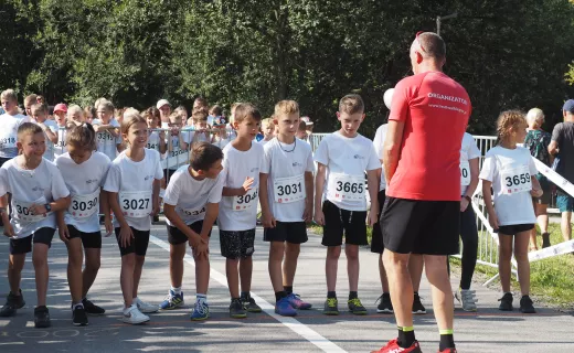 Pobiegli po medal! “Aktywny Małopolanin” sprawił uczniom sporo radości - 