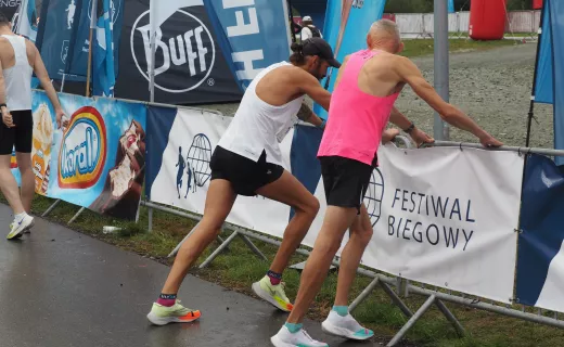Oni deszczu się nie boją. Mają do pokonania 23 km w Biegu Górskim  - 