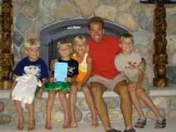 Z tatą i braćmi w 2009 r.