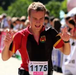 Sławomir Cygler na mecie Koral Maratonu w 2011 r.