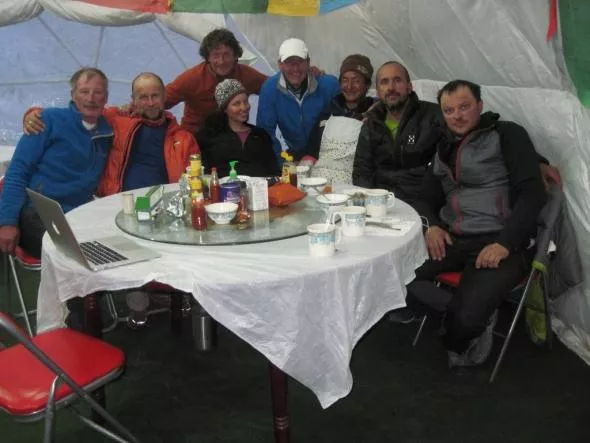 Uczestnicy wyprawy na Mount Everest, drugi z lewej Zygmunt Berdychowski