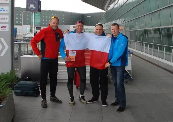 Gondek, Wikiera, Lewczuk i Żuk przed wylotem na Pustynię Gobi