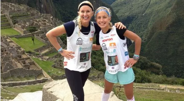 Z mamą podczas wyjazdu na maraton w Peru