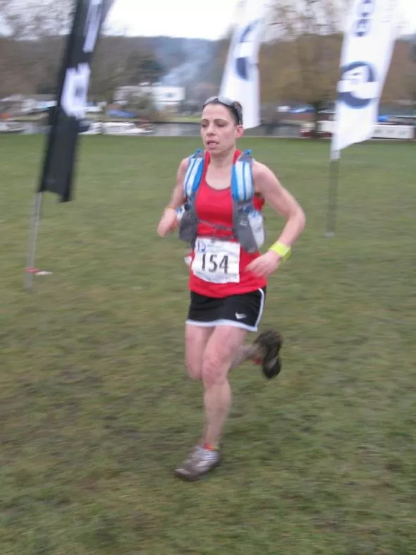 Karen Hathaway jako 12 open i 3 kobieta wbiega na metę. Fot. Dariusz Mackiewicz