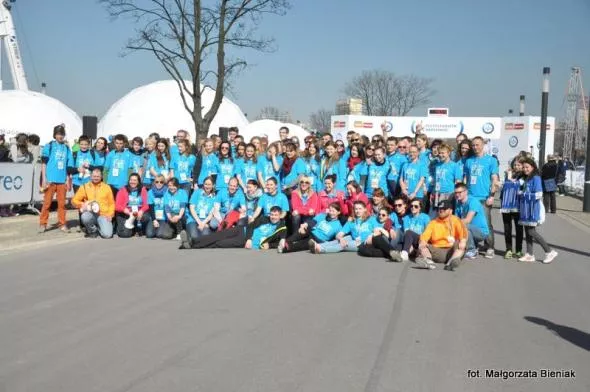 Wolontariusze obsługujący metę