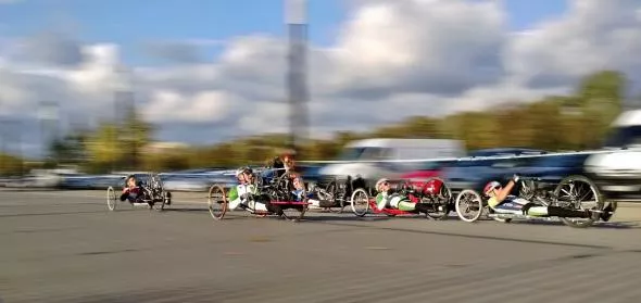 Handbikerzy na trasie Orlen Warsaw Marathon. Fot. mat. pras.