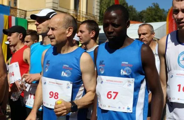 Zygmunt Berdychowski na starcie Życiowej Dziesiątki Iron Run
