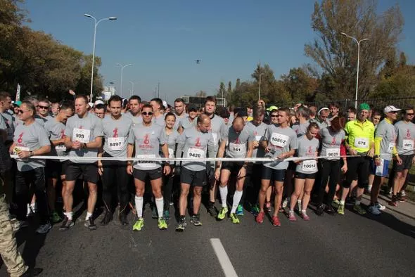 Start ubiegłorocznej edycji Biegnij Warszawo / fot. Organizator