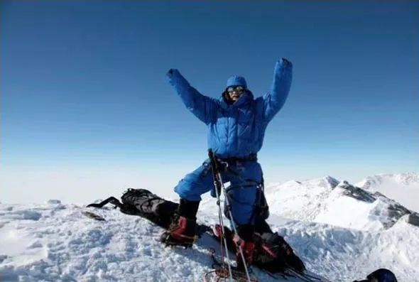 Zygmunt Berdychowski podczas wejścia na Masyw Vinsona, najwyższy szczyt Antarktydy (styczeń 2011)