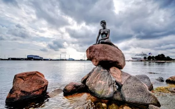 Mała Syrenka w Kopenhadze / Fot. albatros-adventure.com