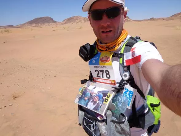 Andrzej Gondek na w Marathon des Sables. fot. Archiwum Andrzeja Gondka