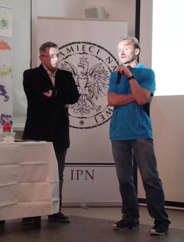 Jan Marchewka (z prawej) oraz Bogdan Saternus - spiker 26. Biegu Niepodległości w Warszawie